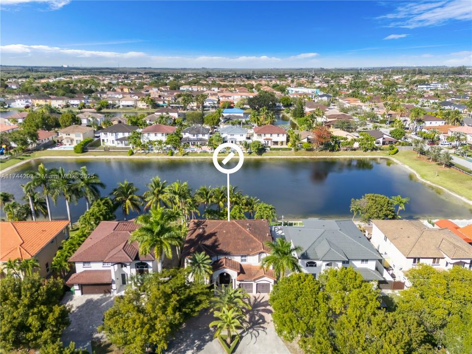 最近售出: $1,275,000 (6 贝兹, 4 浴室, 3386 平方英尺)