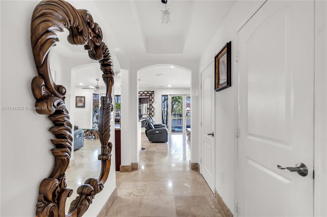 最近售出: $1,275,000 (6 贝兹, 4 浴室, 3386 平方英尺)