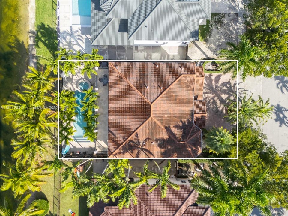 最近售出: $1,275,000 (6 贝兹, 4 浴室, 3386 平方英尺)