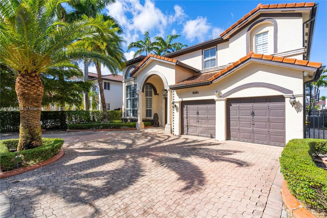 最近售出: $1,275,000 (6 贝兹, 4 浴室, 3386 平方英尺)