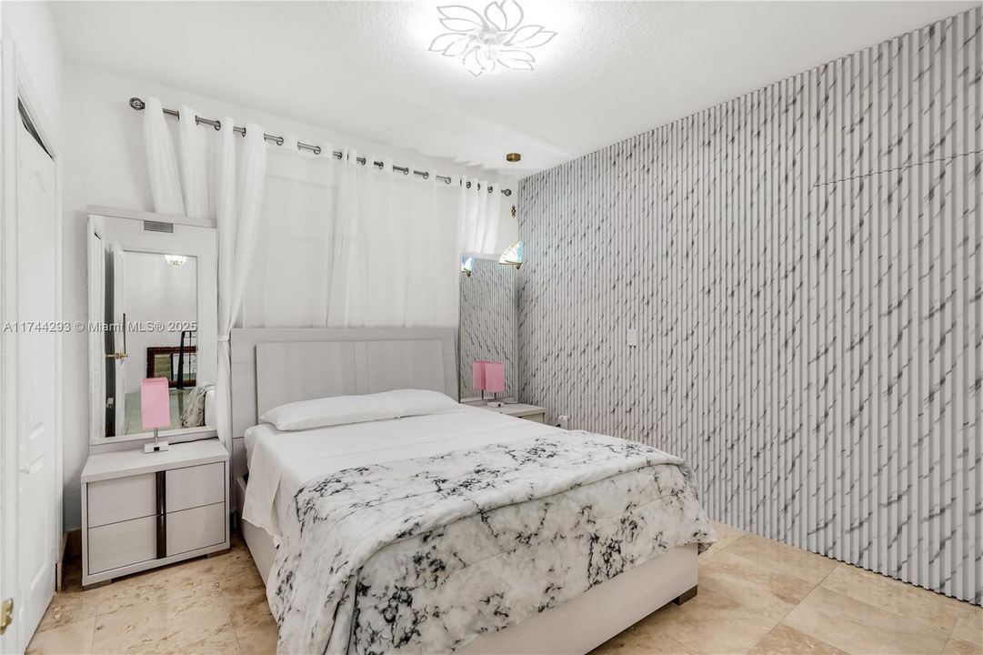 最近售出: $1,275,000 (6 贝兹, 4 浴室, 3386 平方英尺)