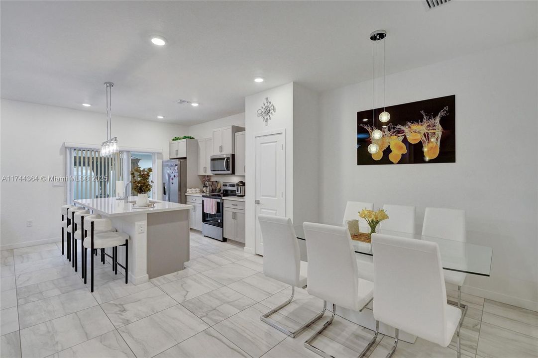 待售: $499,000 (3 贝兹, 2 浴室, 1712 平方英尺)