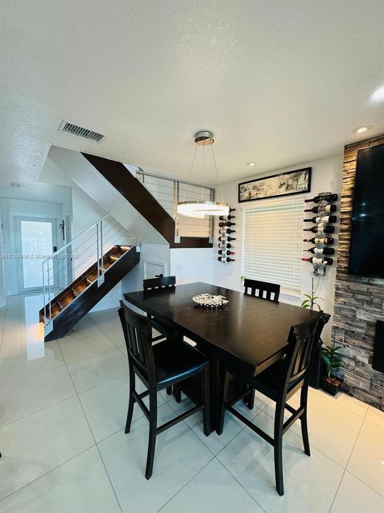 Active With Contract: $480,000 (3 beds, 3 baths, 1255 Square Feet)