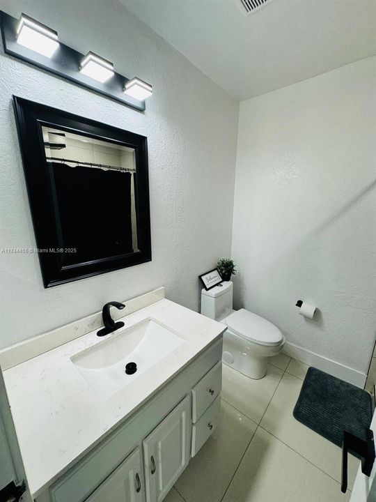 Active With Contract: $480,000 (3 beds, 3 baths, 1255 Square Feet)