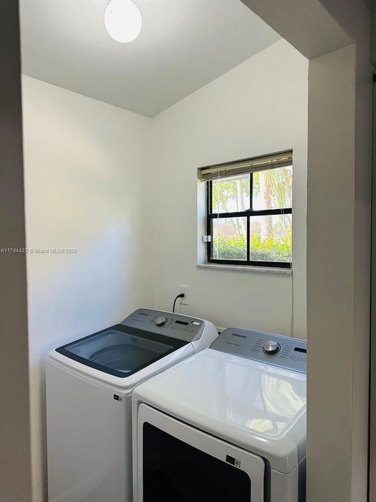 最近租的: $3,500 (3 贝兹, 2 浴室, 1528 平方英尺)