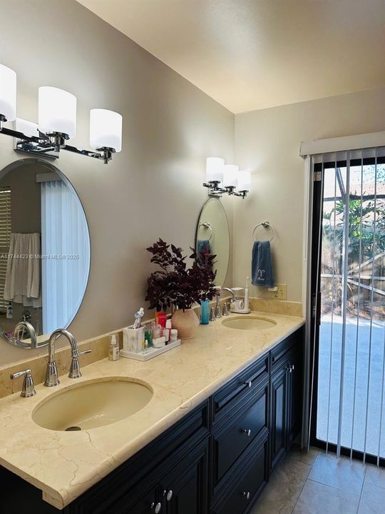 最近租的: $3,500 (3 贝兹, 2 浴室, 1528 平方英尺)