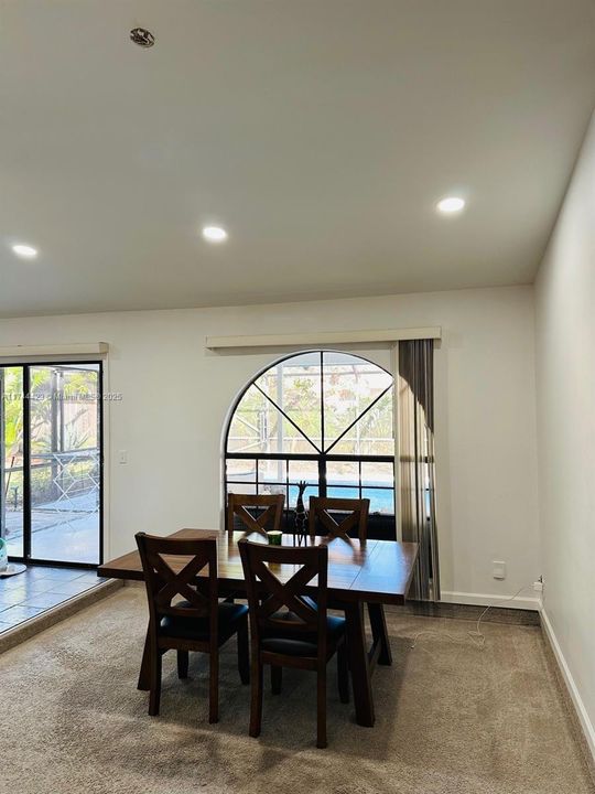 最近租的: $3,500 (3 贝兹, 2 浴室, 1528 平方英尺)