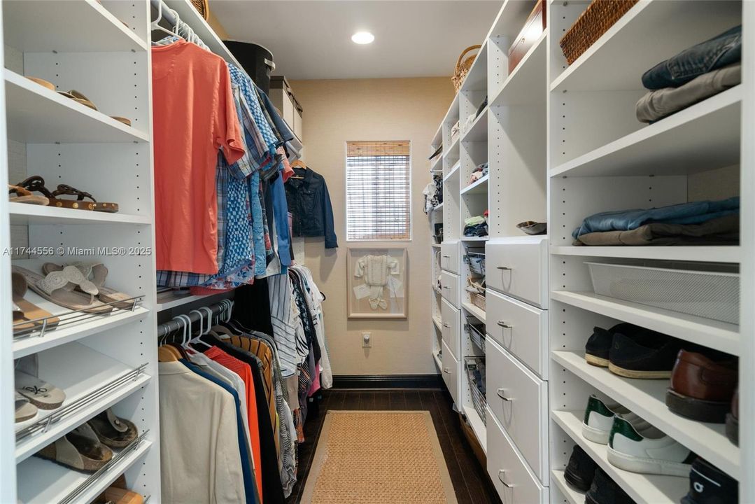 Недавно продано: $2,599,000 (3 спален, 2 ванн, 0 Квадратных фут)