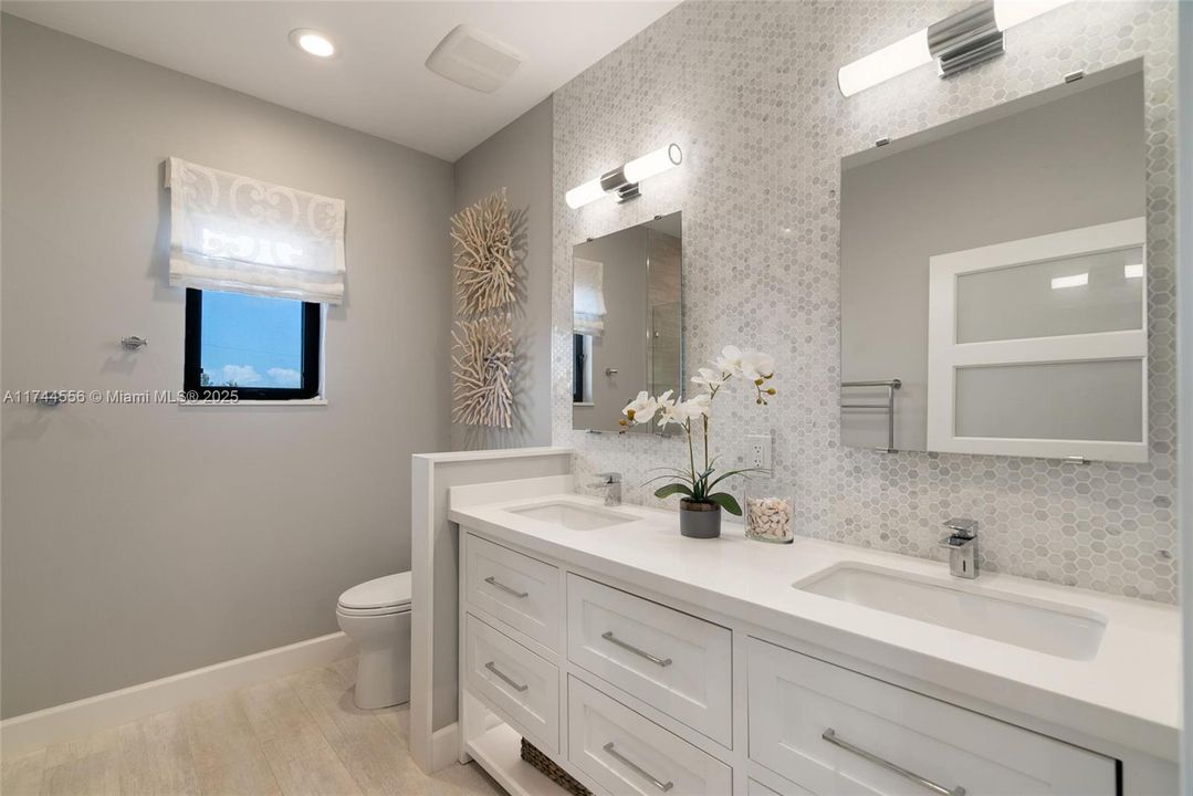 Недавно продано: $2,599,000 (3 спален, 2 ванн, 0 Квадратных фут)