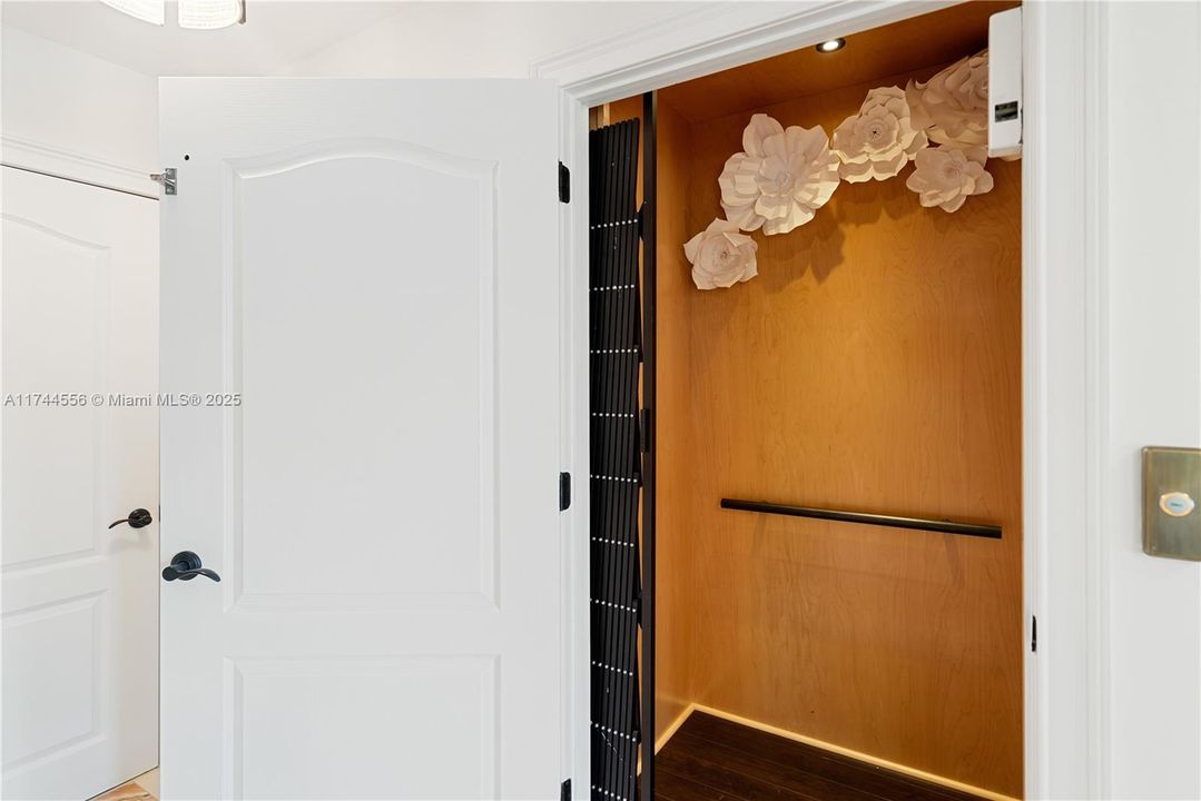 Недавно продано: $2,599,000 (3 спален, 2 ванн, 0 Квадратных фут)