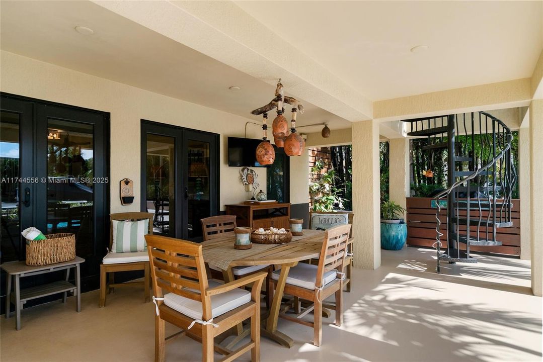 Недавно продано: $2,599,000 (3 спален, 2 ванн, 0 Квадратных фут)