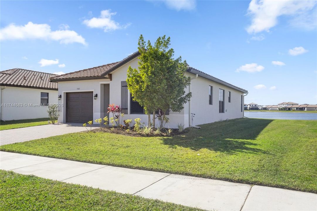Recently Sold: $385,000 (3 beds, 2 baths, 1602 Square Feet)