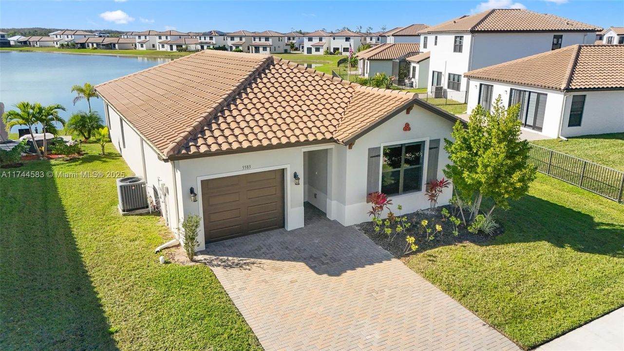 Recently Sold: $385,000 (3 beds, 2 baths, 1602 Square Feet)
