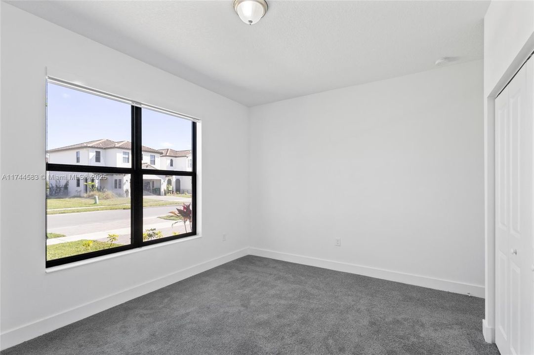 Recently Sold: $385,000 (3 beds, 2 baths, 1602 Square Feet)