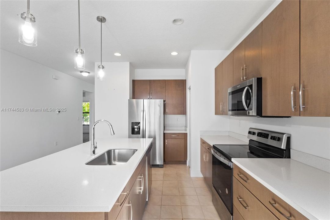 Recently Sold: $385,000 (3 beds, 2 baths, 1602 Square Feet)