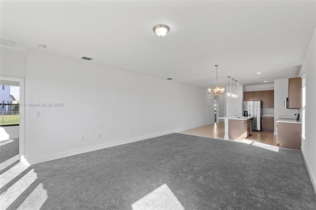 Recently Sold: $385,000 (3 beds, 2 baths, 1602 Square Feet)