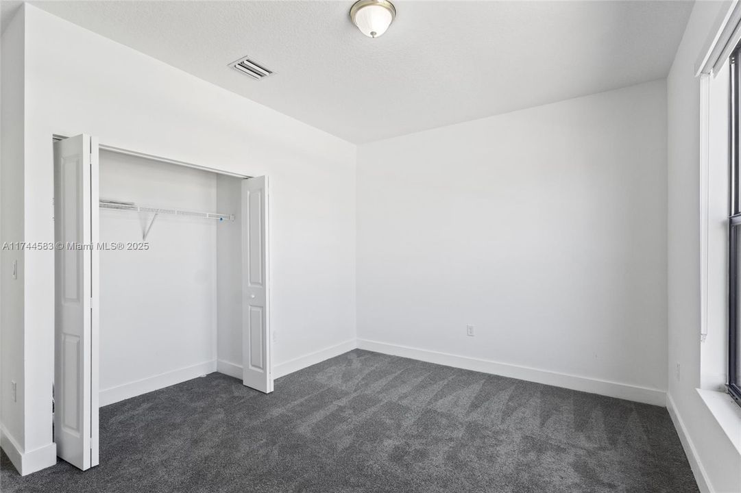Recently Sold: $385,000 (3 beds, 2 baths, 1602 Square Feet)