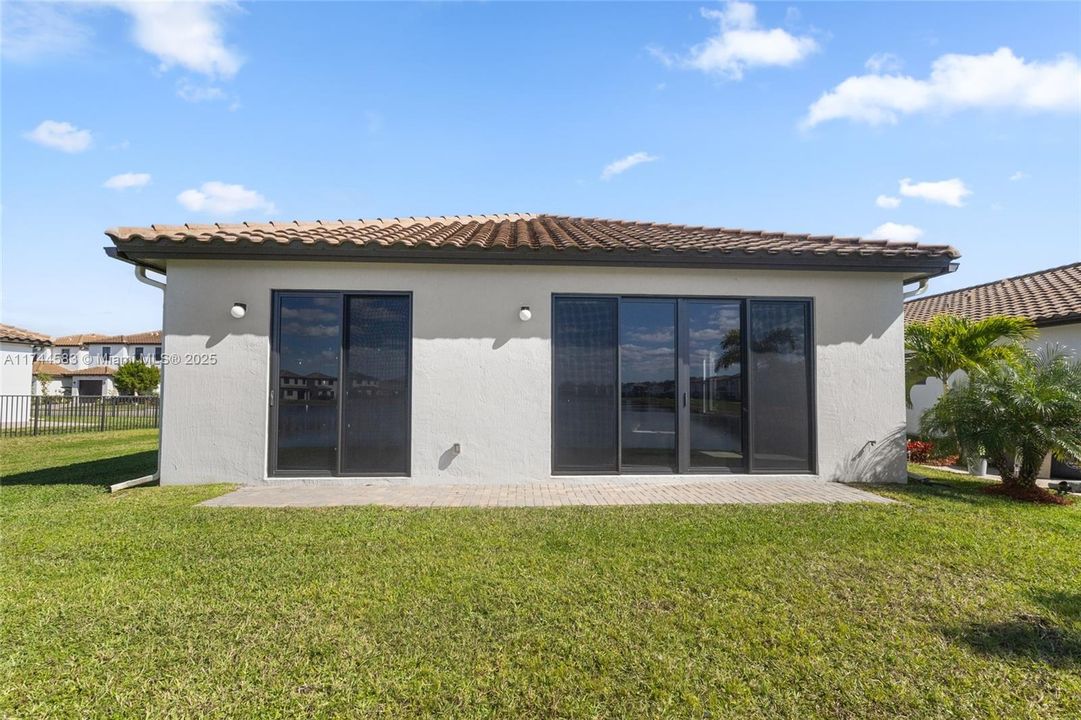 Recently Sold: $385,000 (3 beds, 2 baths, 1602 Square Feet)