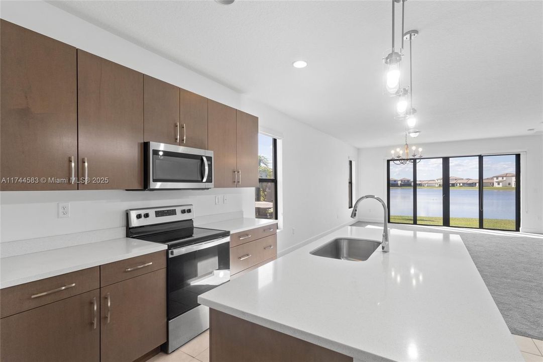 Recently Sold: $385,000 (3 beds, 2 baths, 1602 Square Feet)