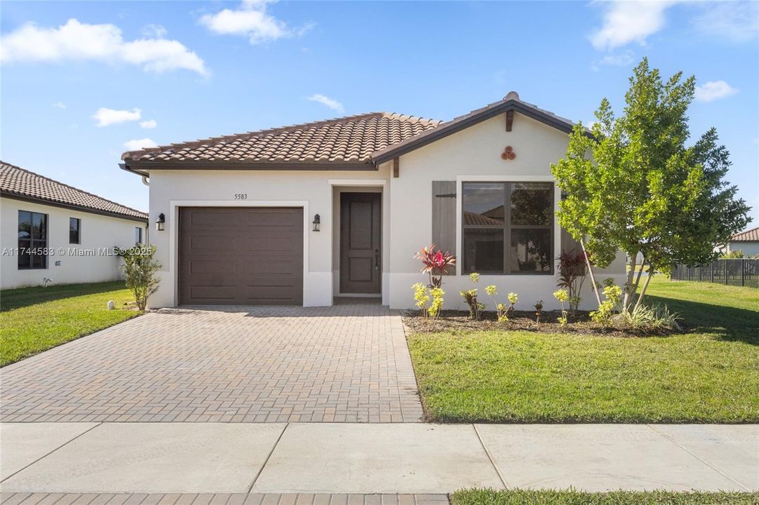 Recently Sold: $385,000 (3 beds, 2 baths, 1602 Square Feet)