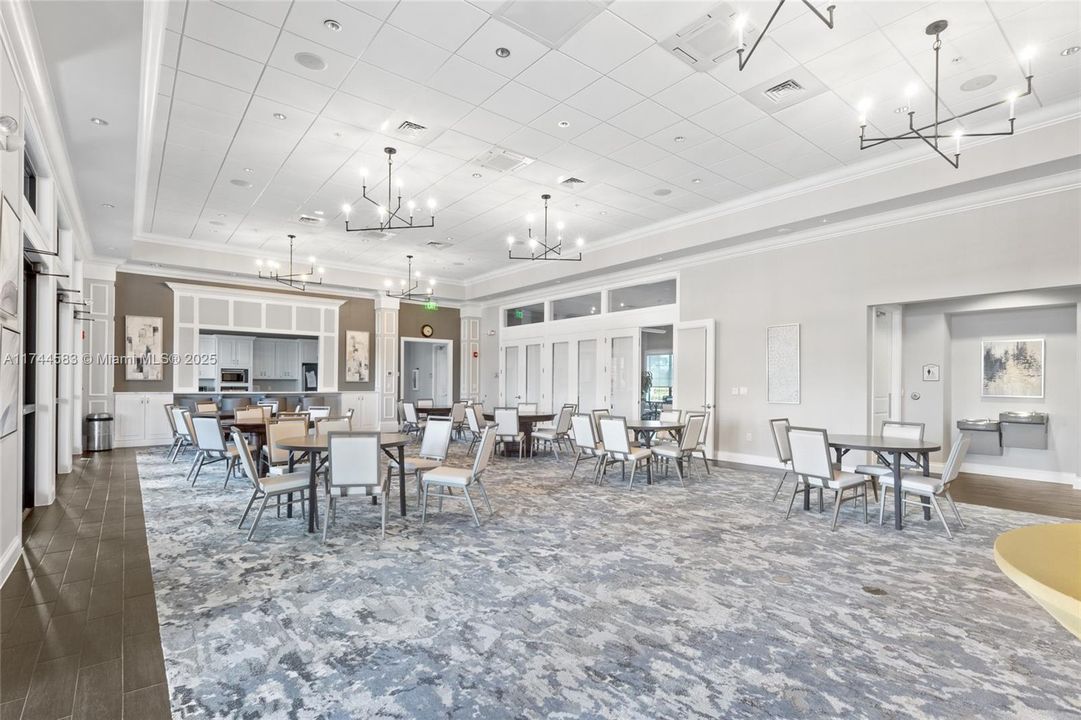 Recently Sold: $385,000 (3 beds, 2 baths, 1602 Square Feet)