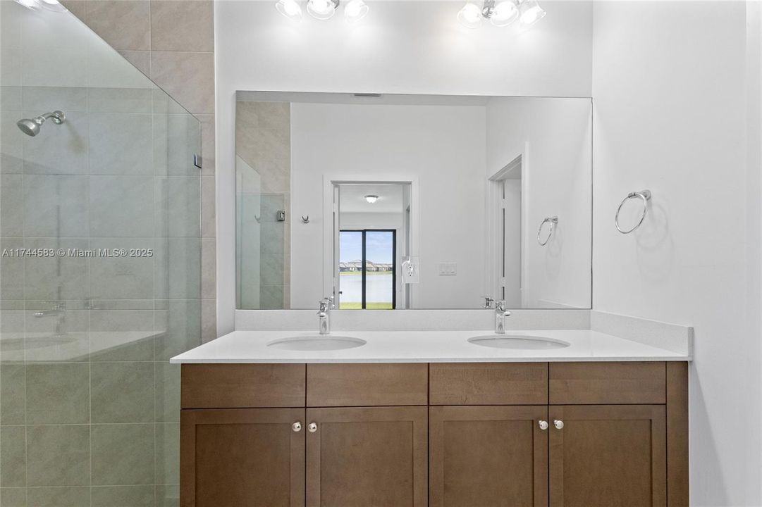 Recently Sold: $385,000 (3 beds, 2 baths, 1602 Square Feet)