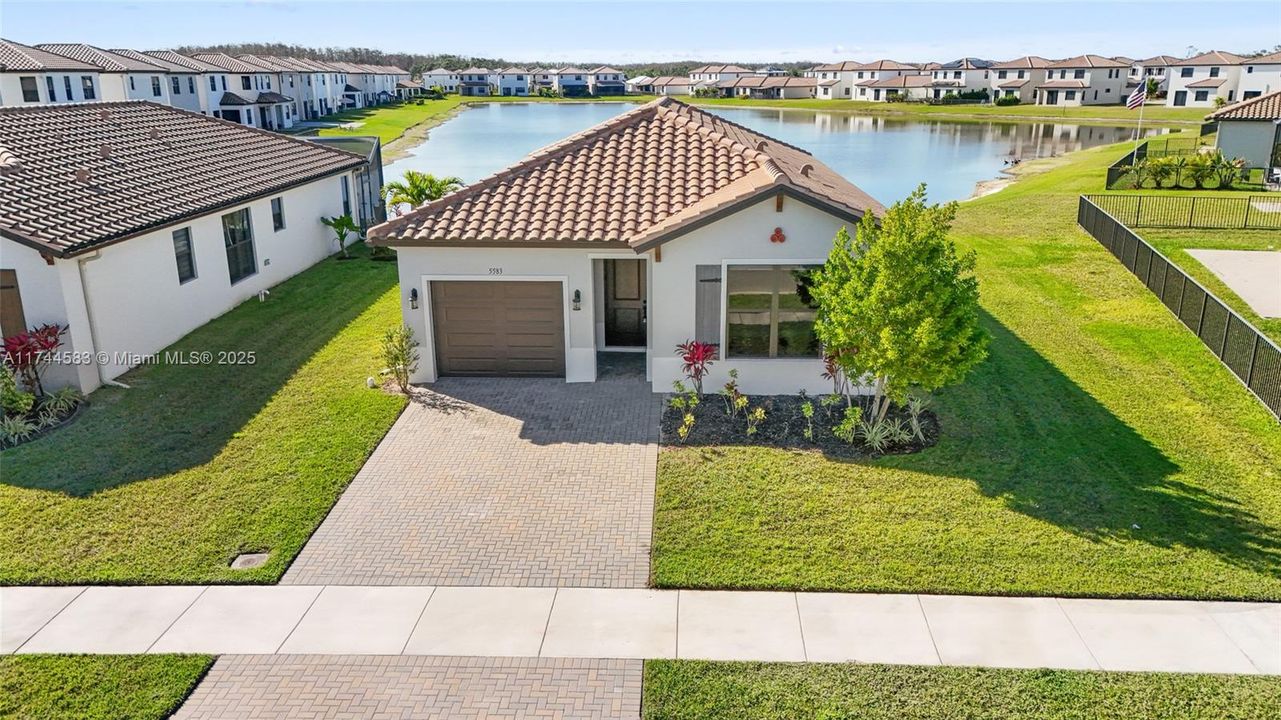 Recently Sold: $385,000 (3 beds, 2 baths, 1602 Square Feet)