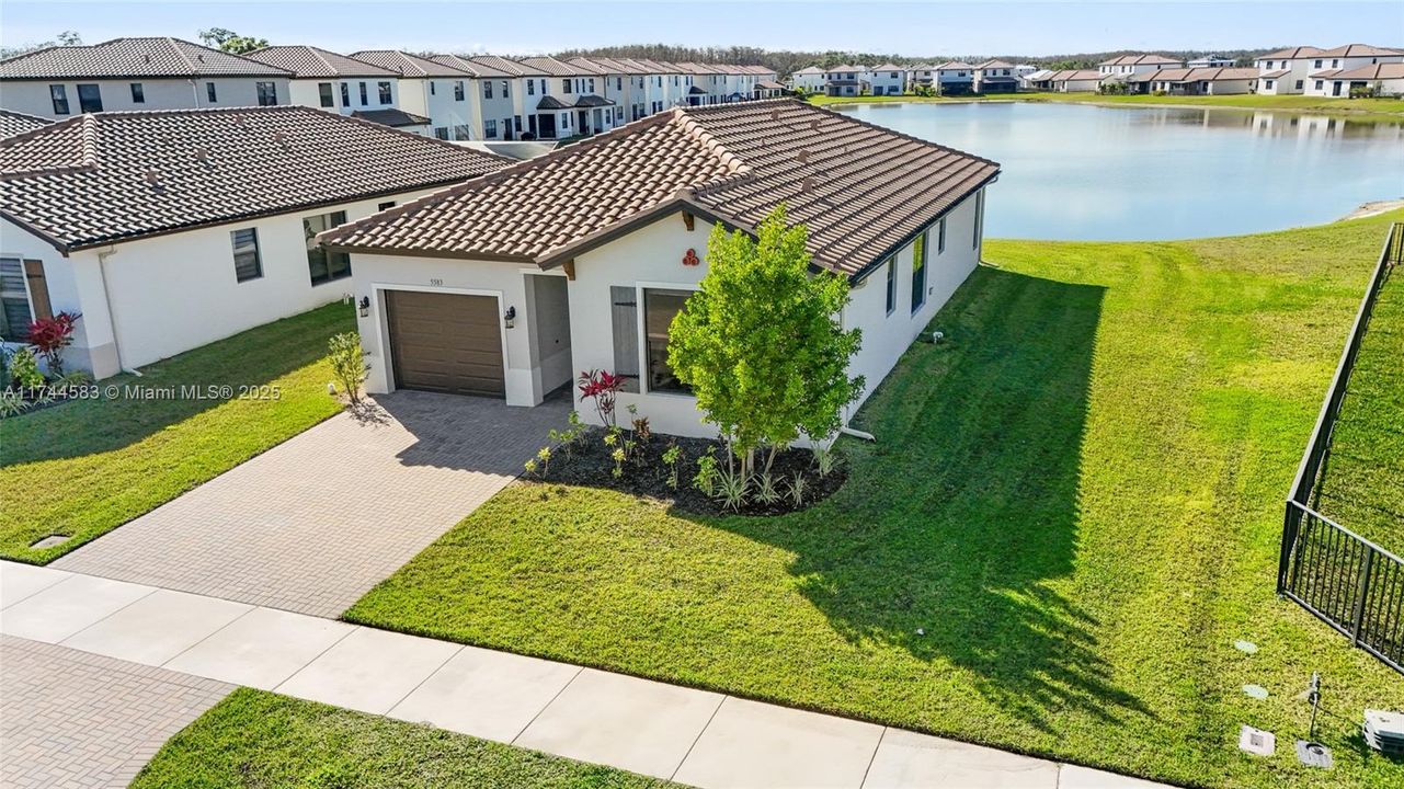 Recently Sold: $385,000 (3 beds, 2 baths, 1602 Square Feet)