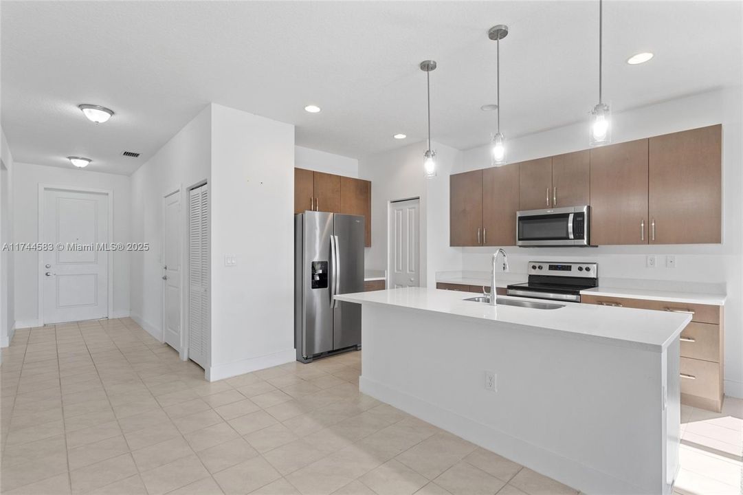 Recently Sold: $385,000 (3 beds, 2 baths, 1602 Square Feet)