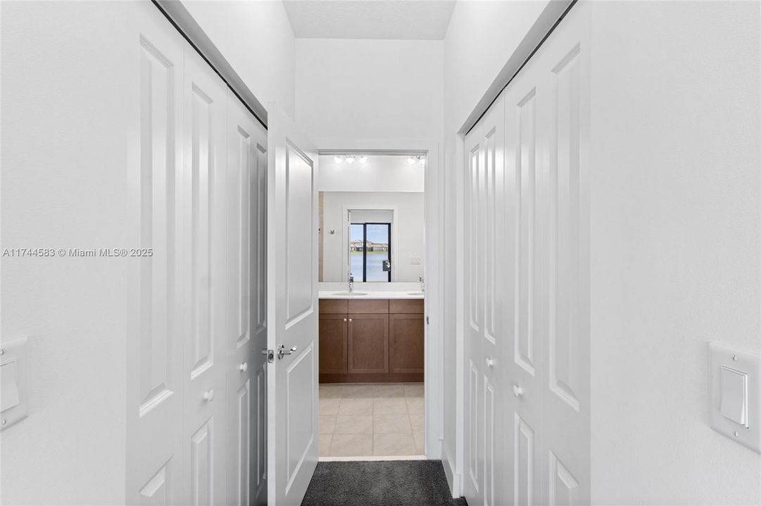 Recently Sold: $385,000 (3 beds, 2 baths, 1602 Square Feet)