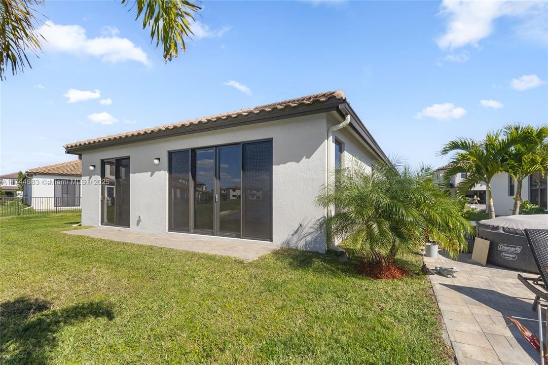 Recently Sold: $385,000 (3 beds, 2 baths, 1602 Square Feet)