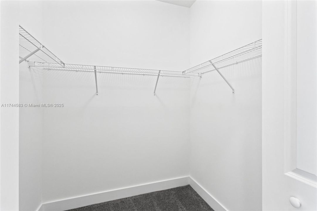 Recently Sold: $385,000 (3 beds, 2 baths, 1602 Square Feet)