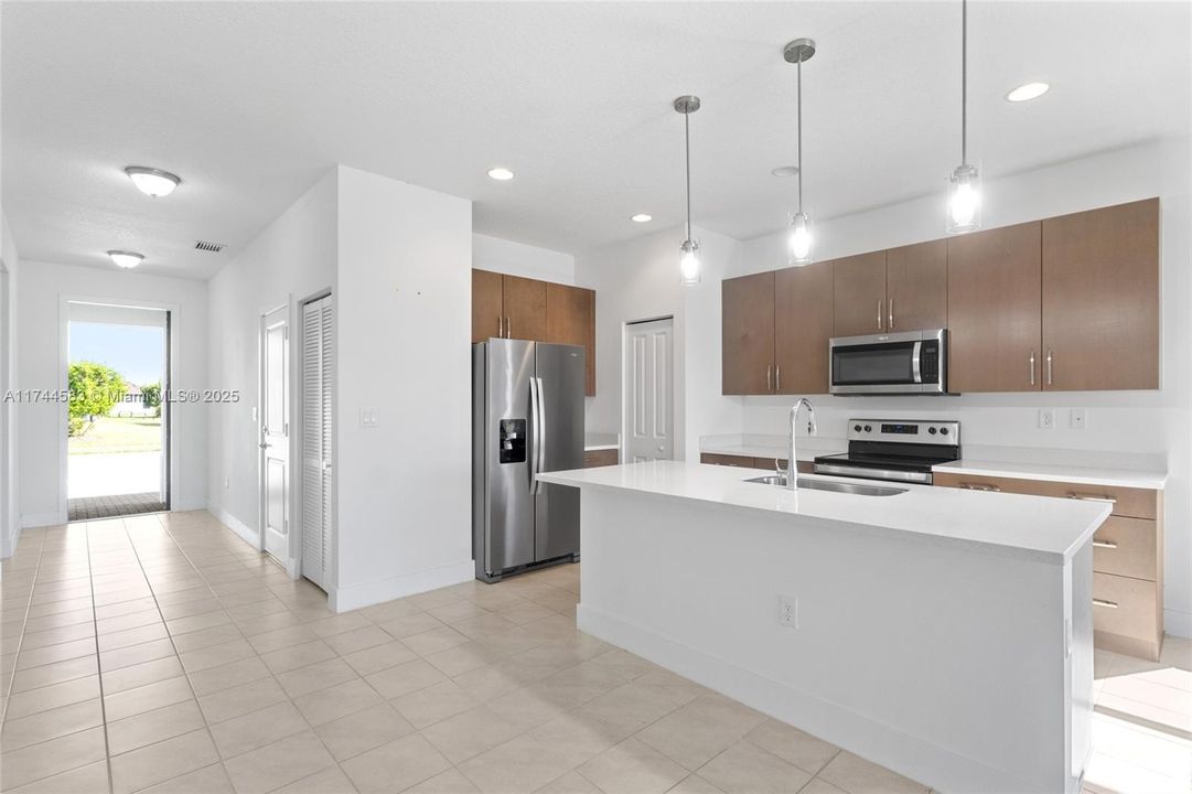 Recently Sold: $385,000 (3 beds, 2 baths, 1602 Square Feet)