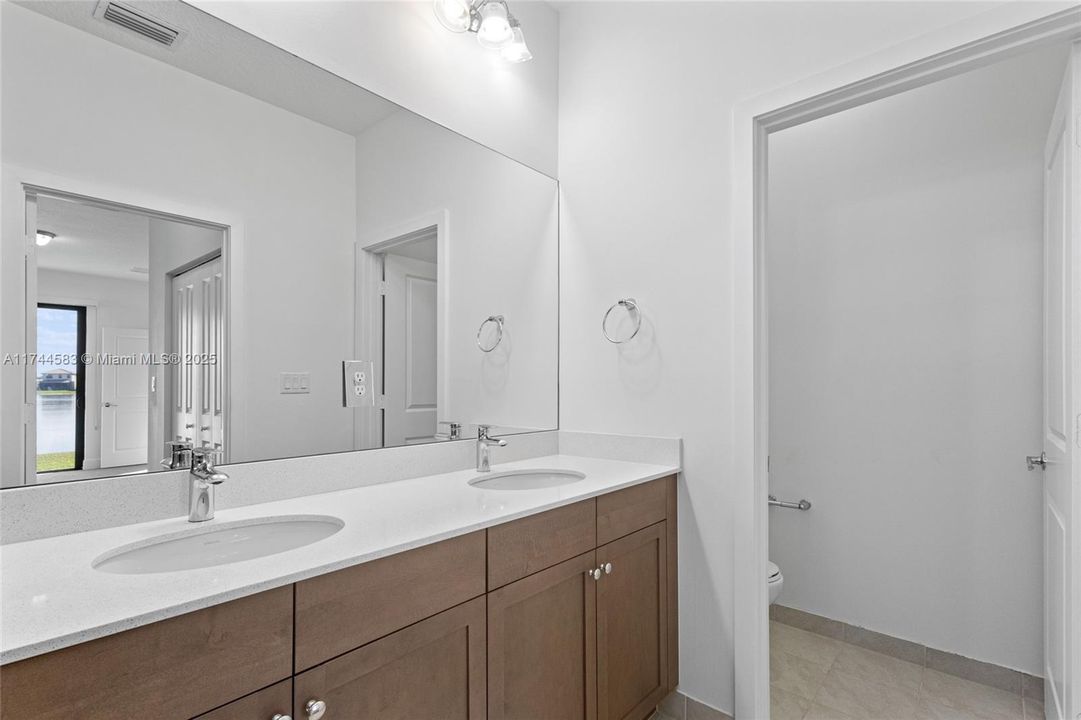 Recently Sold: $385,000 (3 beds, 2 baths, 1602 Square Feet)