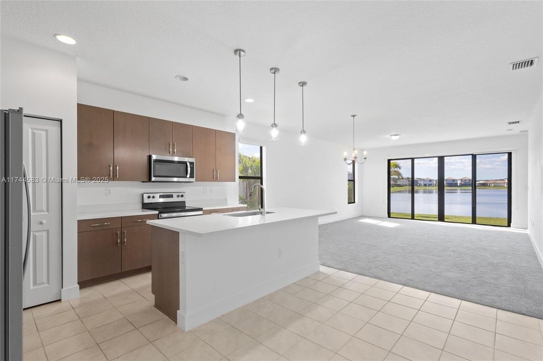 Recently Sold: $385,000 (3 beds, 2 baths, 1602 Square Feet)
