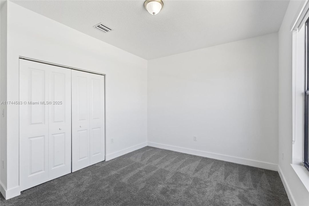 Recently Sold: $385,000 (3 beds, 2 baths, 1602 Square Feet)