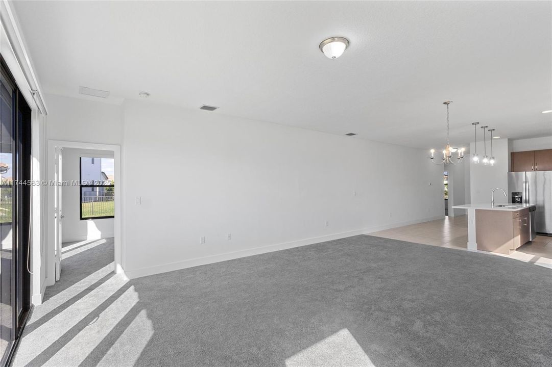 Recently Sold: $385,000 (3 beds, 2 baths, 1602 Square Feet)