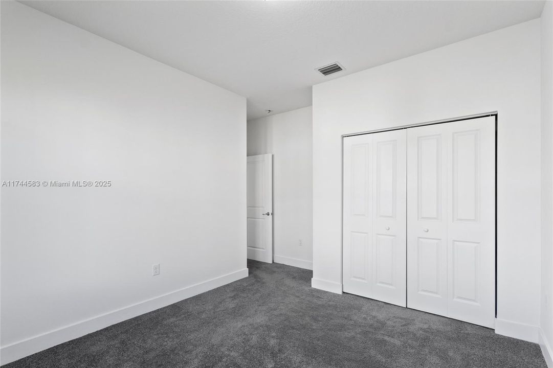 Recently Sold: $385,000 (3 beds, 2 baths, 1602 Square Feet)