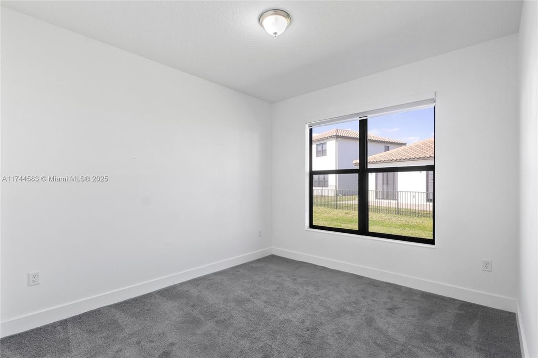 Recently Sold: $385,000 (3 beds, 2 baths, 1602 Square Feet)