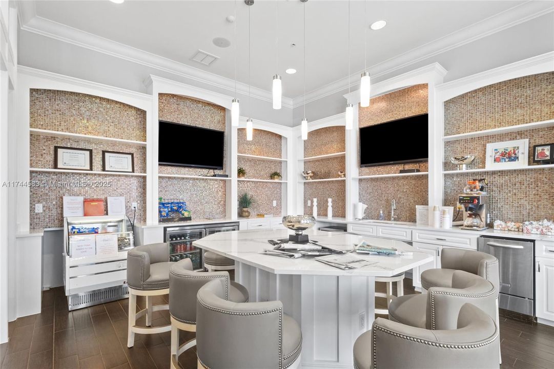 Recently Sold: $385,000 (3 beds, 2 baths, 1602 Square Feet)
