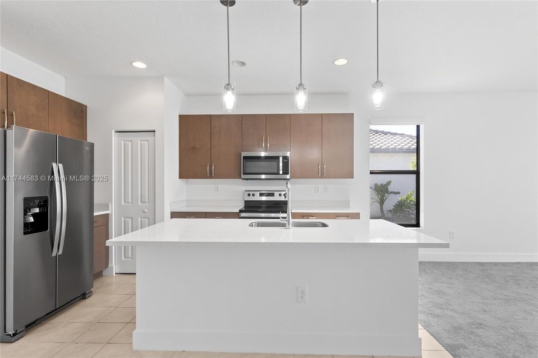 Recently Sold: $385,000 (3 beds, 2 baths, 1602 Square Feet)