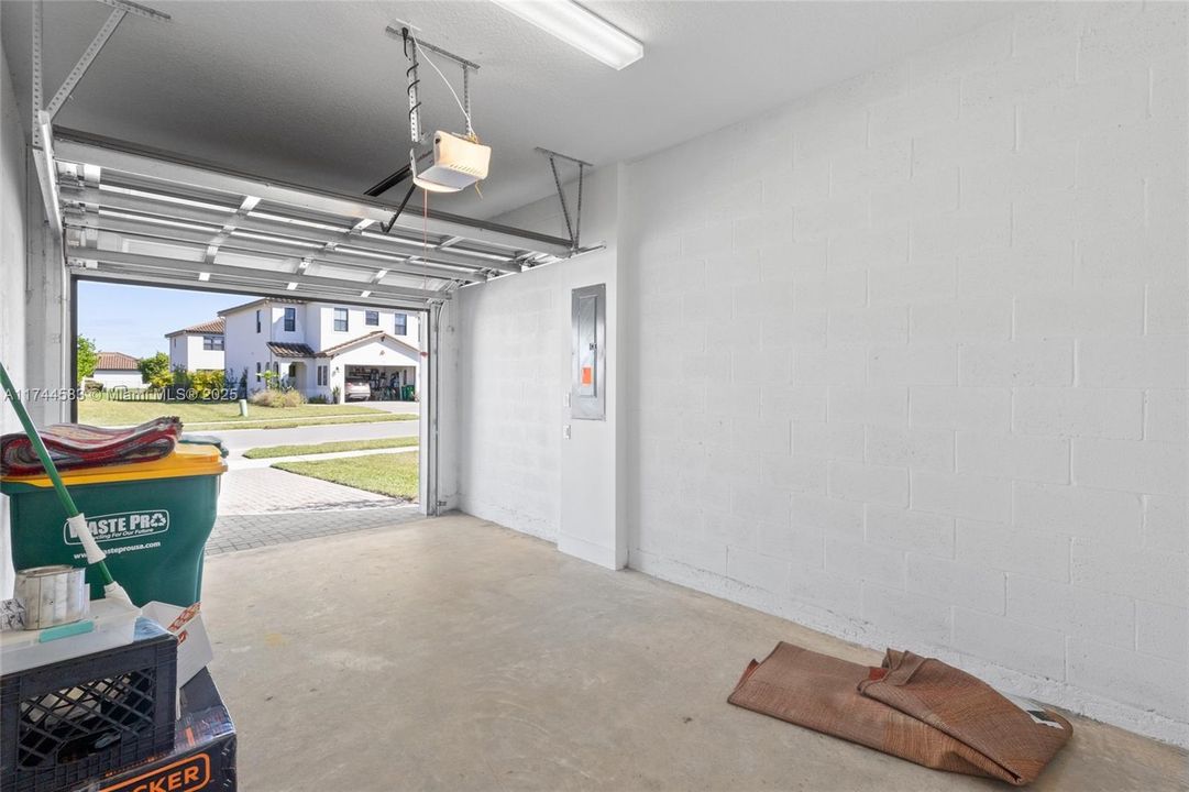 Recently Sold: $385,000 (3 beds, 2 baths, 1602 Square Feet)