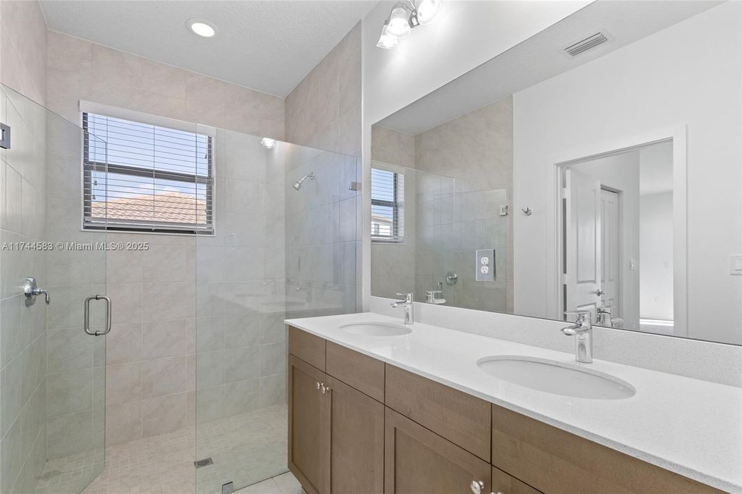 Recently Sold: $385,000 (3 beds, 2 baths, 1602 Square Feet)