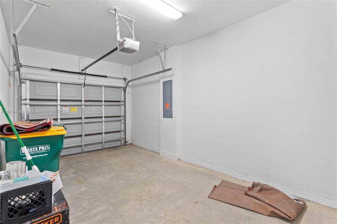 Recently Sold: $385,000 (3 beds, 2 baths, 1602 Square Feet)