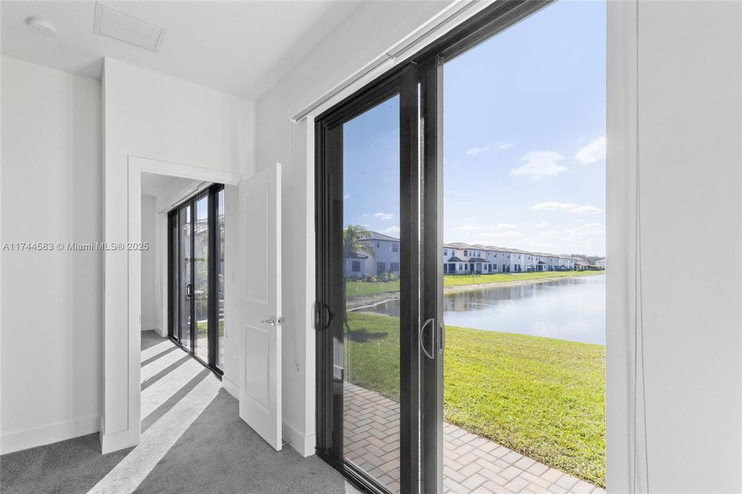 Recently Sold: $385,000 (3 beds, 2 baths, 1602 Square Feet)