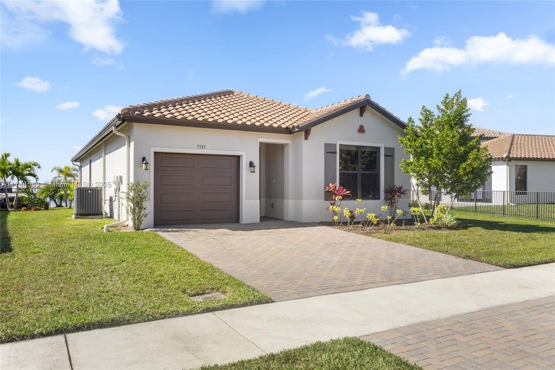 Recently Sold: $385,000 (3 beds, 2 baths, 1602 Square Feet)
