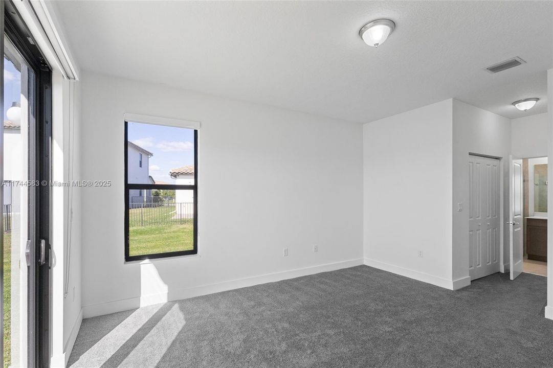 Recently Sold: $385,000 (3 beds, 2 baths, 1602 Square Feet)