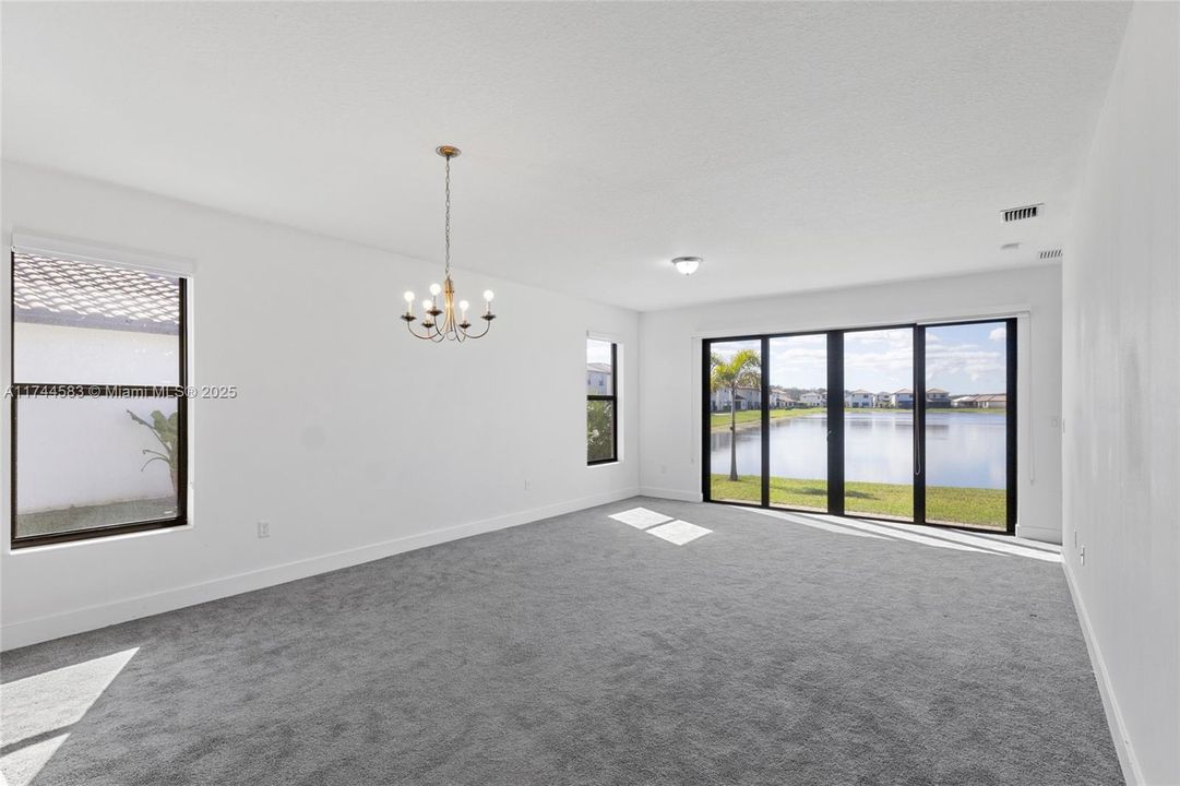Recently Sold: $385,000 (3 beds, 2 baths, 1602 Square Feet)