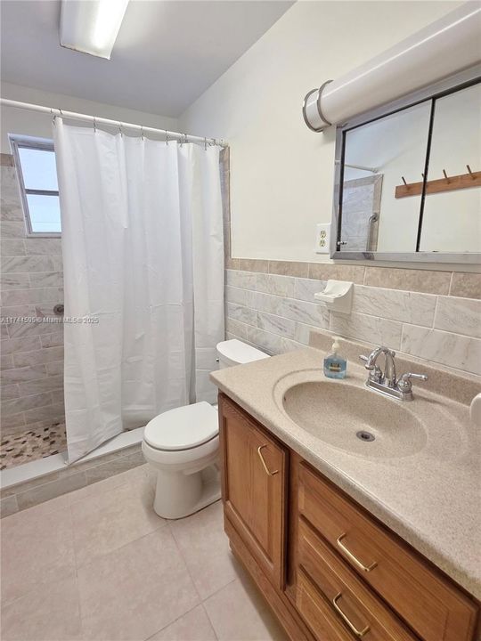 Active With Contract: $295,000 (2 beds, 2 baths, 1371 Square Feet)