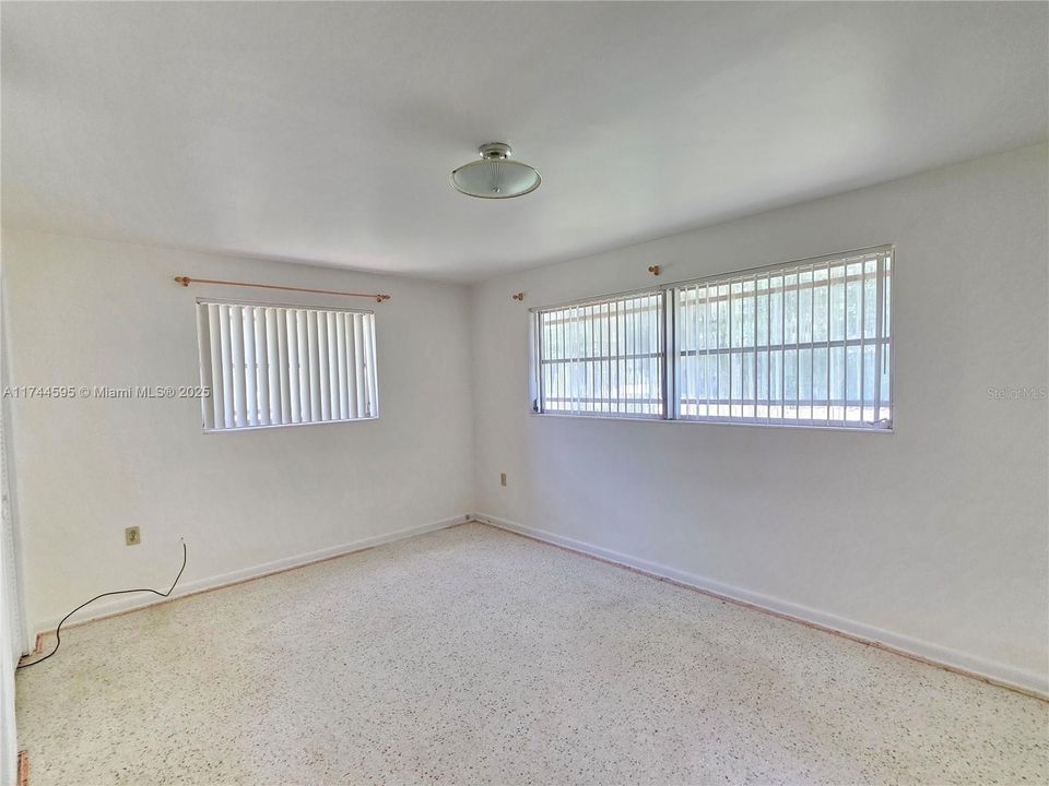 Active With Contract: $295,000 (2 beds, 2 baths, 1371 Square Feet)